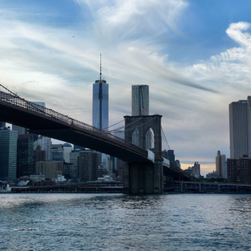 Pont de Brooklyn et skyline de Manhattan. Pont de Brooklyn et skyline de Manhattan.