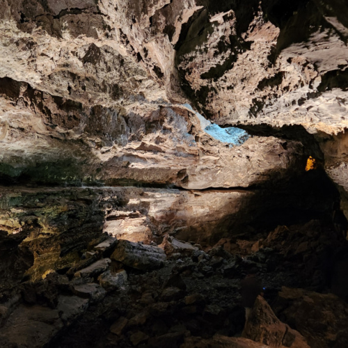 Cheminement dans Cueva de los Verdes. Lanzarote, Cueva de los Verdes.