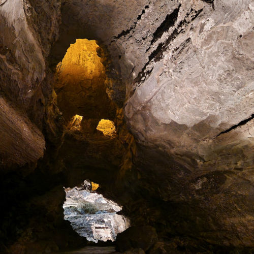 Cheminement dans Cueva de los Verdes. Lanzarote, Cueva de los Verdes.