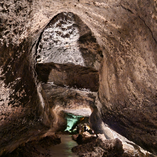 Cheminement dans Cueva de los Verdes. Lanzarote, Cueva de los Verdes.