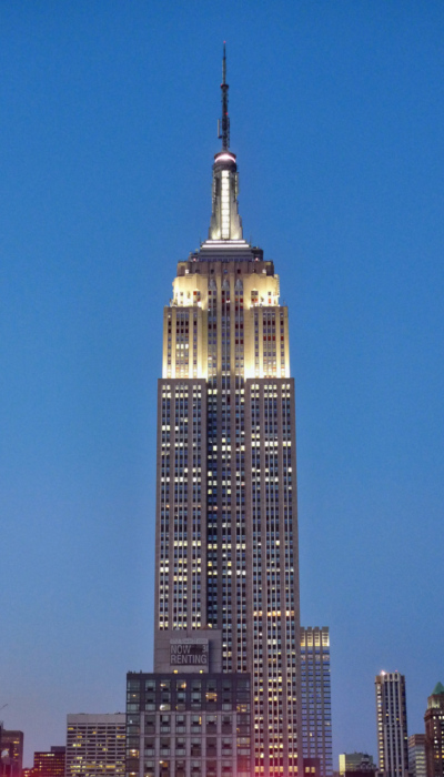 Empire State Building au coucher de soleil. Empire State Building au coucher de soleil.