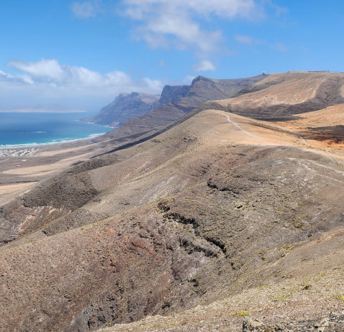 Lanzarote, Falaises de Famara. Lanzarote, Falaises de Famara.