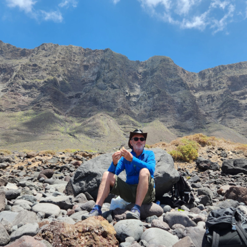 Pique-nique au bas des falaises. Lanzarote, Falaises de Famara.