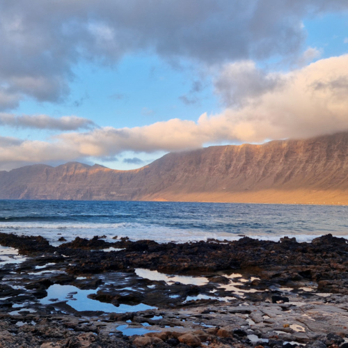 Coucher de soleil à Caleta de Famara. Lanzarote, Falaises de Famara.