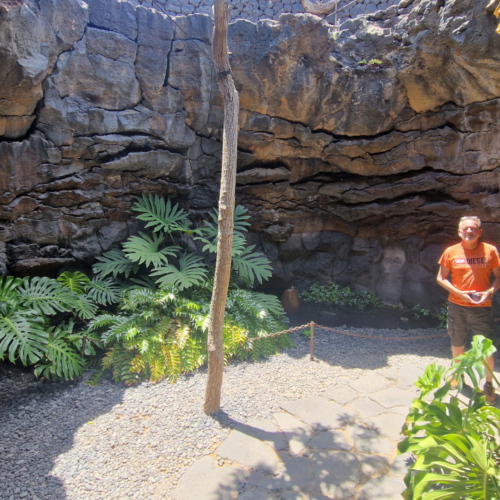 Lanzarote, Fondation César Manrique. Une des bulles de lave. Lanzarote, Fondation César Manrique.