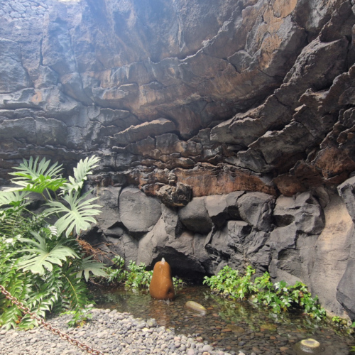 Lanzarote, Fondation César Manrique. Une des bulles de lave. Lanzarote, Fondation César Manrique.