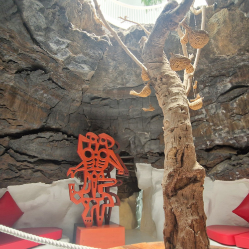 Lanzarote, Fondation César Manrique. Une des bulles de lave. Lanzarote, Fondation César Manrique.