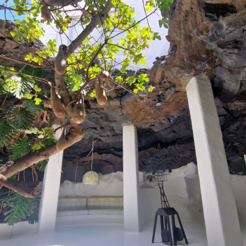 Lanzarote, Fondation César Manrique. Une des bulles de lave. Lanzarote, Fondation César Manrique.