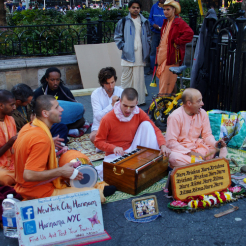 Harinama dans la rue à NYC Harinama dans la rue à NYC