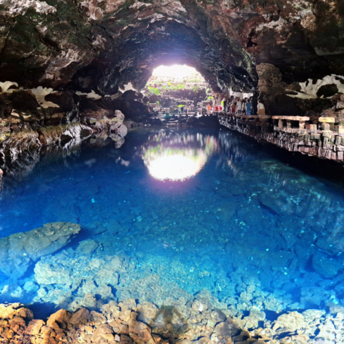 Vers la sortie du tunnel. Lanzarote, Jameos del Agua.