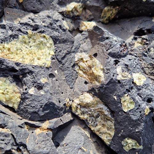 Les cristaux d'Olivine. Lanzarote, Montana colorada.