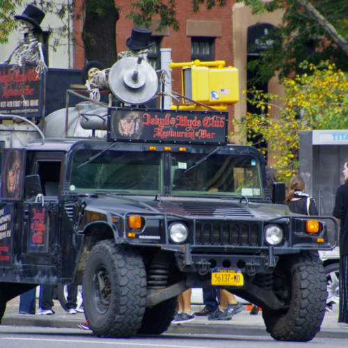 Hummer pour faire de la promo. Hummer pour faire de la promo..