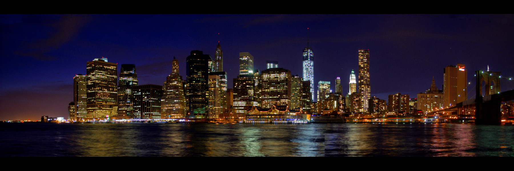 Skyline nocturne de Manhattan. Skyline nocturne de Manhattan.