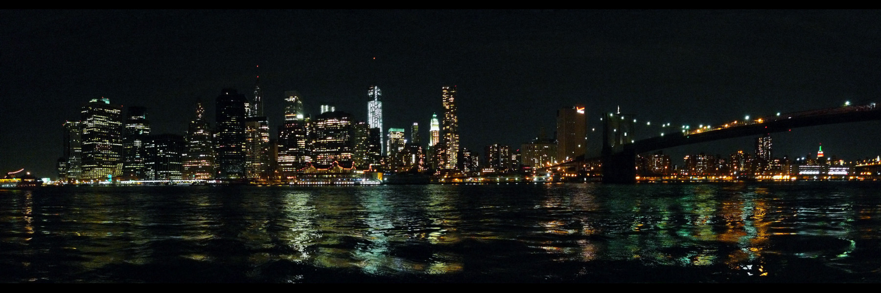 Skyline nocturne de Manhattan. Skyline nocturne de Manhattan.
