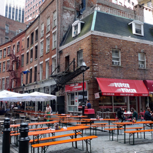 Un petit café à Stone Street Historic. Un petit café à Stone Street Historic.