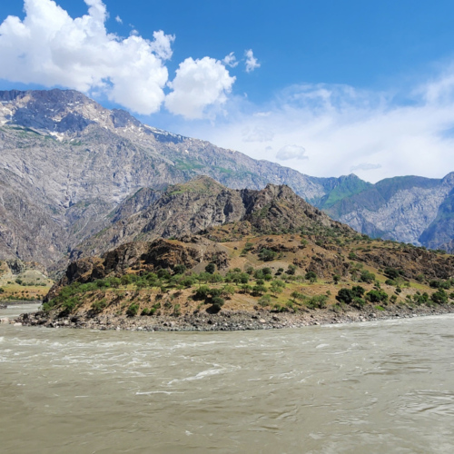 La rivière Tanj. Tadjikistan, Douchanbé à Kalaikhum.