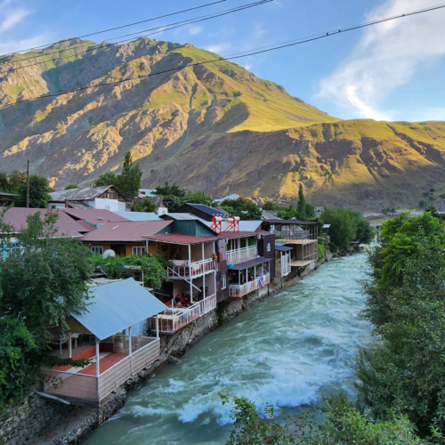 Kalaikhum, Resto au bord de la rivère. Tadjikistan, Douchanbé à Kalaikhum.