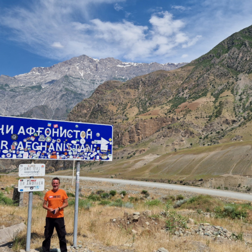 Suivez la flèche, République Islamiste d'Afghanistan en face. Tadjikistan, Douchanbé à Kalaikhum.
