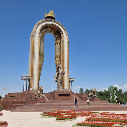 Tadjikistan, Douchanbé monument d’Ismoil Somoni. Tadjikistan, Douchanbé