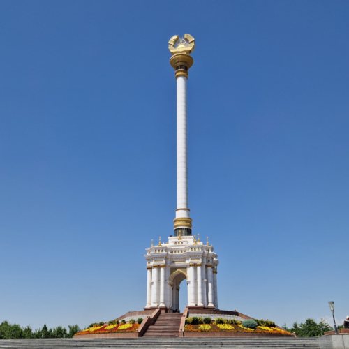 Tadjikistan monument de l'indépendance parc Rudaki Douchanbé. Tadjikistan, Douchanbé