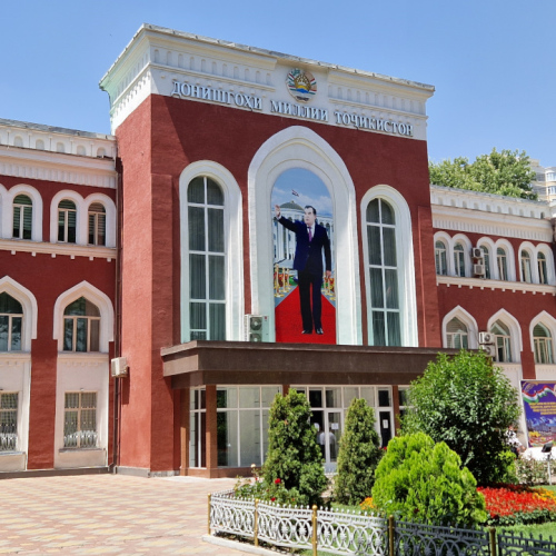 Un bâtiment administratif. Tadjikistan, Douchanbé.