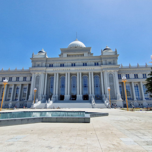 Le nouveau parlement. Tadjikistan, Douchanbé.