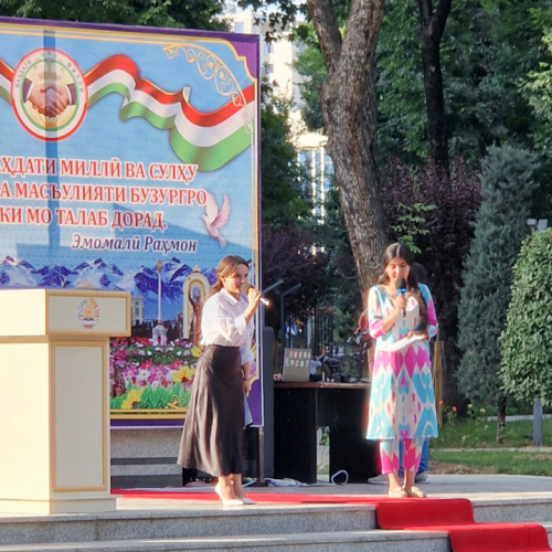 Une fête dans un parc. Tadjikistan, Douchanbé.