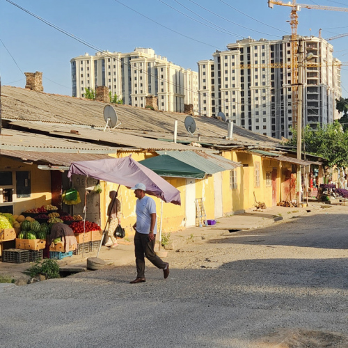 Nouvelles constructions au détriments de quartiers populaires. Tadjikistan, Douchanbé.
