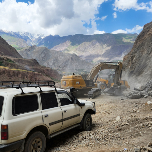 Piste de Khijez à Kalaikhun.
Travaux sur la route. Tadjikistan, Khijez à Kalaikhun.