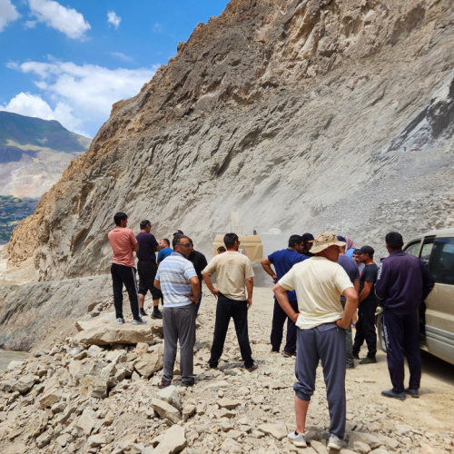 Piste de Khijez à Kalaikhun.
Travaux sur la route. Tadjikistan, Khijez à Kalaikhun.