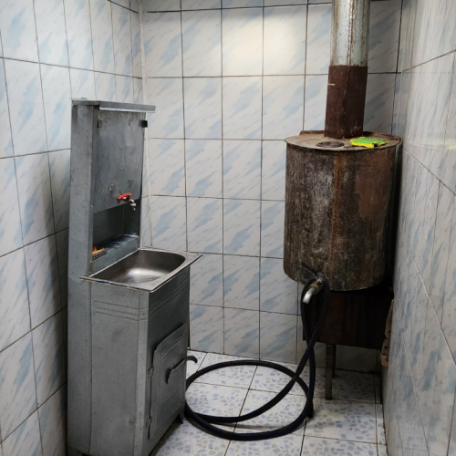 La douche. Tadjikistan, Karakul.