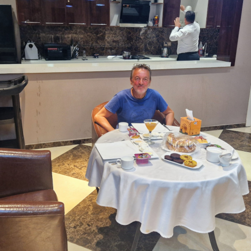Petit déjeuner au Karon Palace. Tadjikistan, Douchanbé.