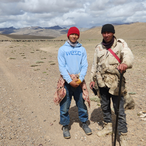 Tadjikistan, de Karakul à Sawnob.
Rencontre avec deux bergers. Tadjikistan, de Karakul à Sawnob.