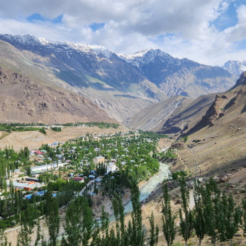 Vue depuis le jardin botanique. Tadjikistan, Khorog.