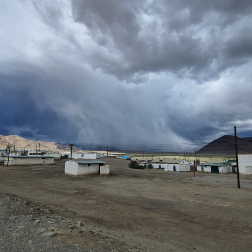 Balade dans Murgab. Orages violents très proches ... Tadjikistan, Murghab.