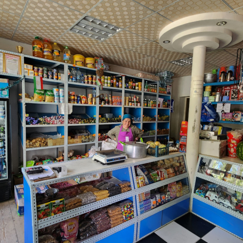 Haut Badakhchan. Petite épicerie. Tadjikistan, Haut Badakhchan.