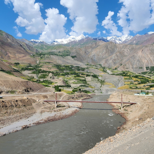 Un pont entre le Tadjikistan et l'Afghanistan. Tadjikistan, Kalaikhum Khorog.