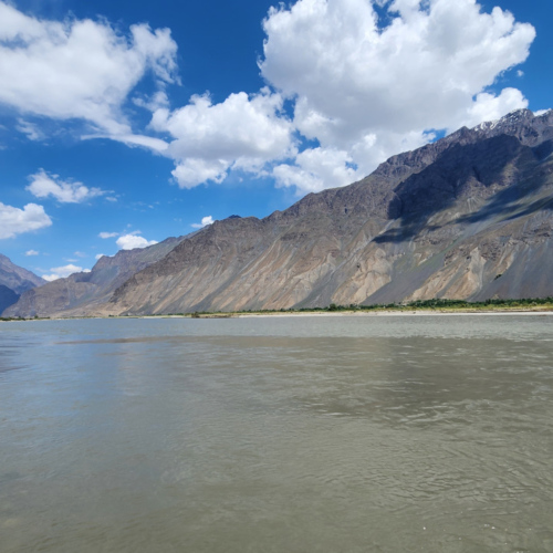 La rivière Tanj à l'arrivée à Khorog. Tadjikistan, Kalaikhum Khorog.