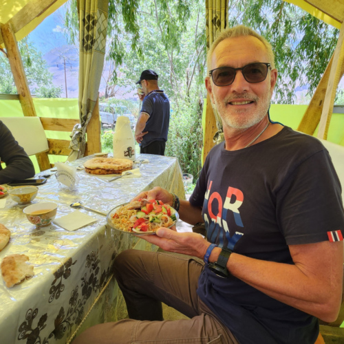 Repas sur la route. Tadjikistan, Khorog Ishkashim.