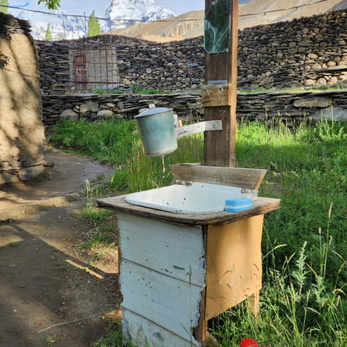 Sawnob, petit lavabo. Tadjikistan, Sawnob.