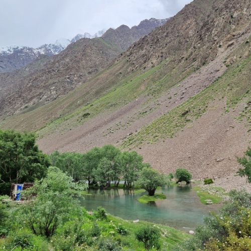 Randonnée vallée de Geisev.
Second lac et second village. Tadjikistan, Geisev.