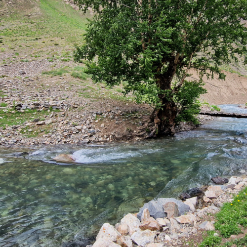 Randonnée vallée de Geisev.
Emissaire du second lac. Tadjikistan, Geisev.