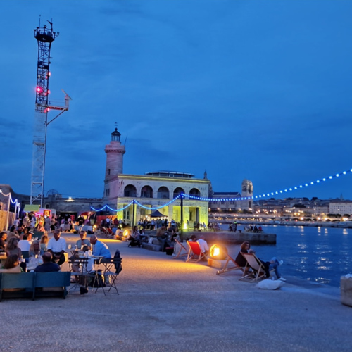 Apéro festif, organisé par la Friche de la Belle de Mai. Marseille, Apéro festif sur la Digue du Large.
