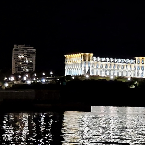 Le Palais du Pharo. Marseille, Apéro festif sur la Digue du Large.