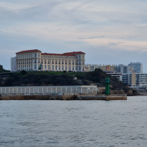 Le Palais du Pharo. Marseille, Apéro festif sur la Digue du Large.