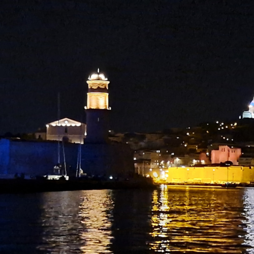 Mucem, Fort St Jean, Notre Dame de la Garde. Marseille, Apéro festif sur la Digue du Large.