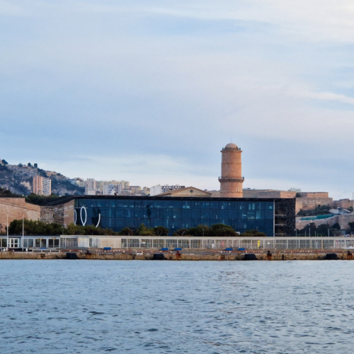 Notre Dame de la Garde, le Mucem. Marseille, Apéro festif sur la Digue du Large.