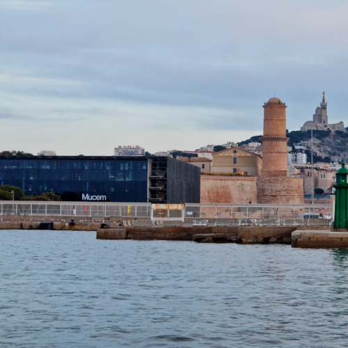 Le Mucem, le Fort Saint Jean, Notre dame de la Garde. Marseille, Apéro festif sur la Digue du Large.