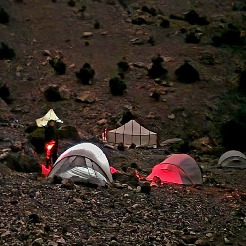 Notre campement au crépuscule. Maroc, Trek Djebel Toubkal.