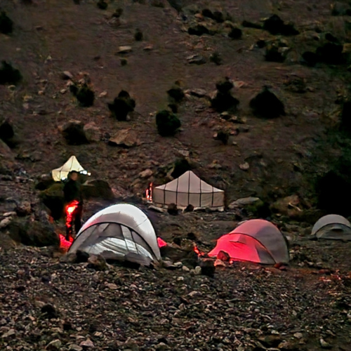 Notre campement au crépuscule. Maroc, Trek Djebel Toubkal.